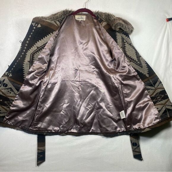 High Line Vintage Southwest Style Coat W/Faux Fur Collar and Cuffs Size Medium - Picture 6 of 16